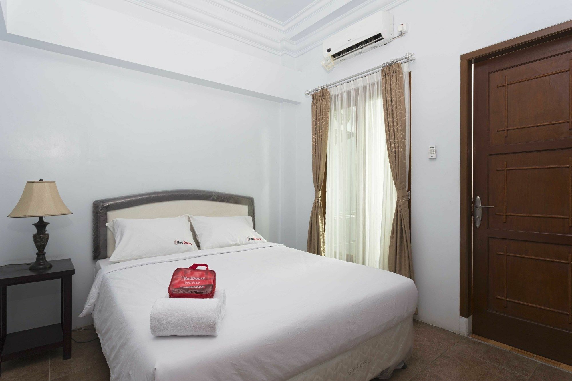 Reddoorz @ Tanah Baru Depok Hotel Luaran gambar